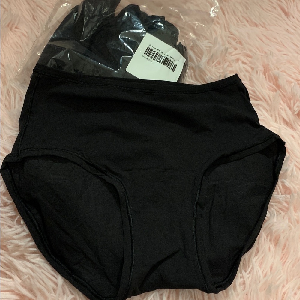 NWOT Quince Women's Second Skin Classic Black Hipster Briefs, set of 6 - Picture 3 of 3